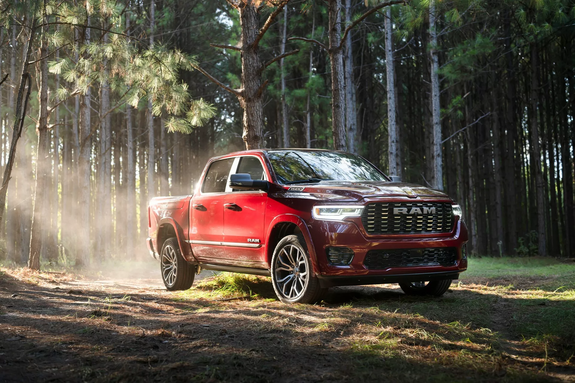 Компания RAM представила обновленный RAM 1500 2025 года Компания RAM представила обновленный RAM 1500 2025 года